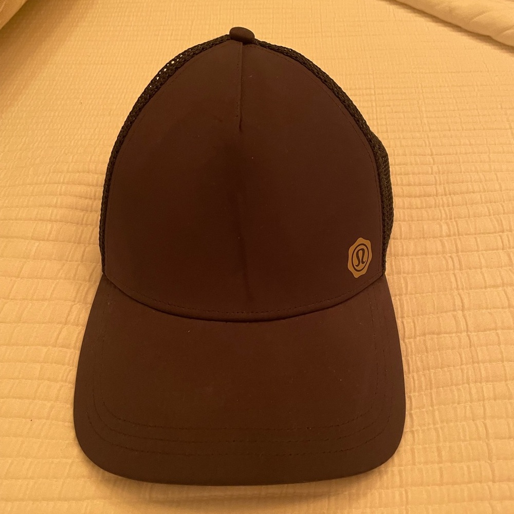 black lululemon seawheeze hat